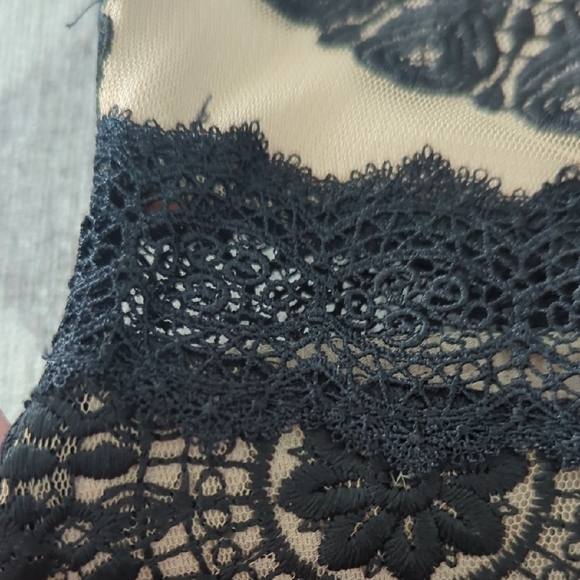 Elegant Black Lace Floral Dress - Picture 5 of 8